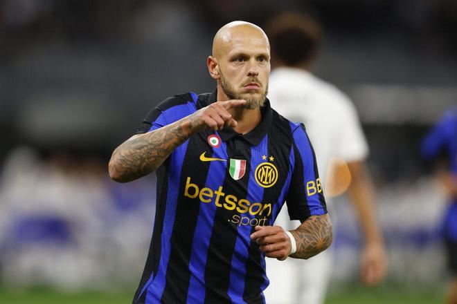 Sky: Chivu decides not to take risks, Dimarco ruled out against Real Madrid due to knee issue